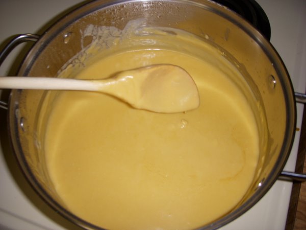 What is an easy recipe for a cheddar cheese sauce?